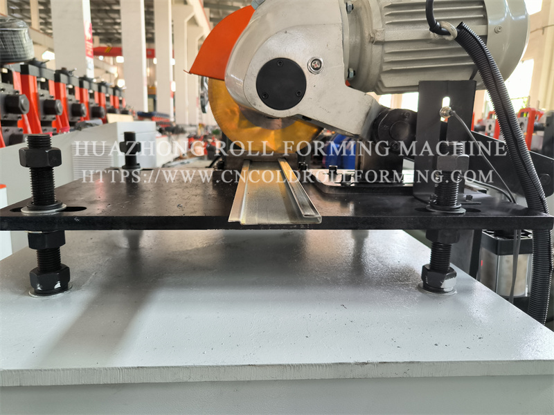 Customized track roll forming machine (2)