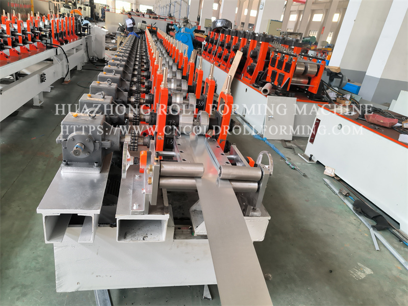 Customized track roll forming machine (1)