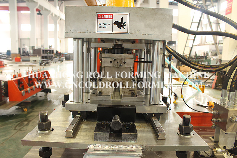 Photovoltaic support roll forming machine (8)