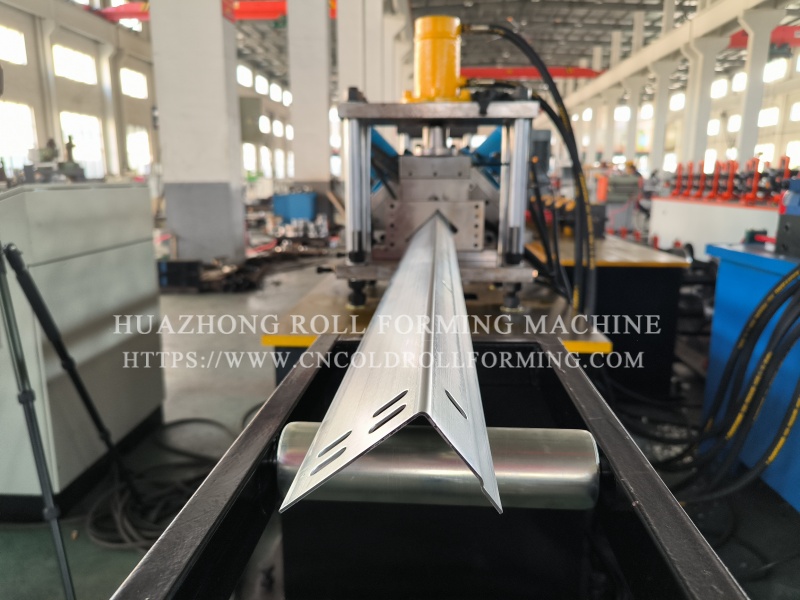 Guide roll forming machine (2)
