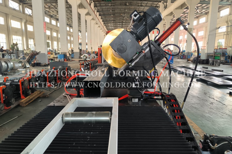 Post roll forming machine (1)
