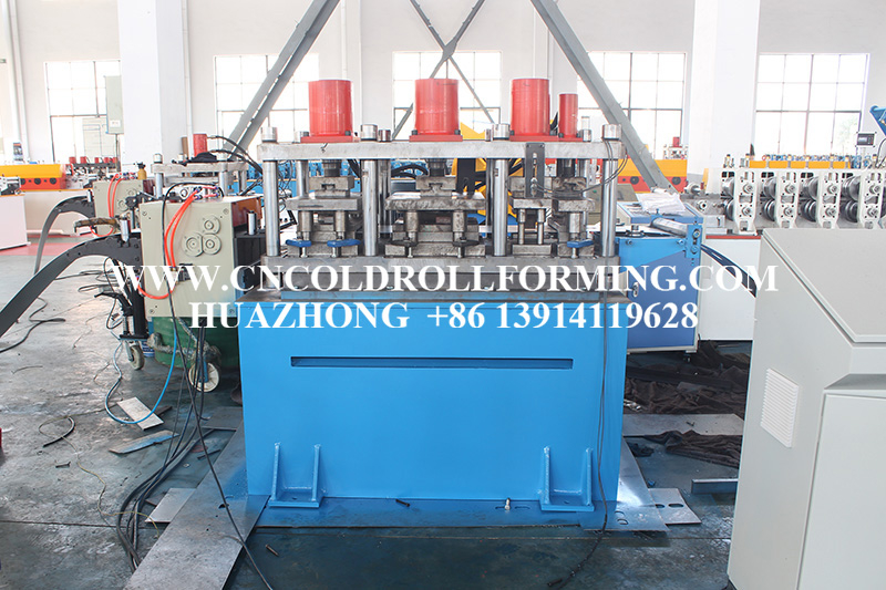 GUIDE ROLL FORMING MACHINE WITH PUNCHING