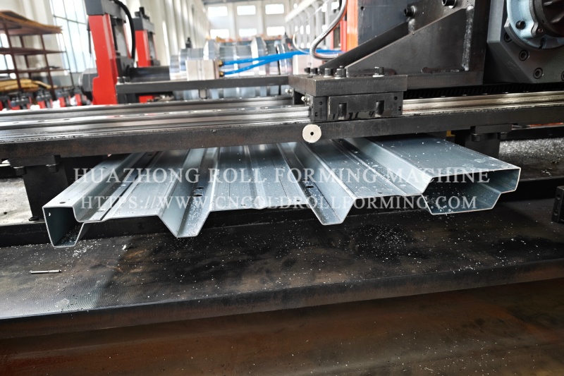 Carriage board roll forming machine (1)
