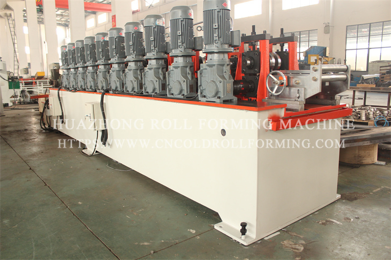 Angle roll forming machine with punching (3)