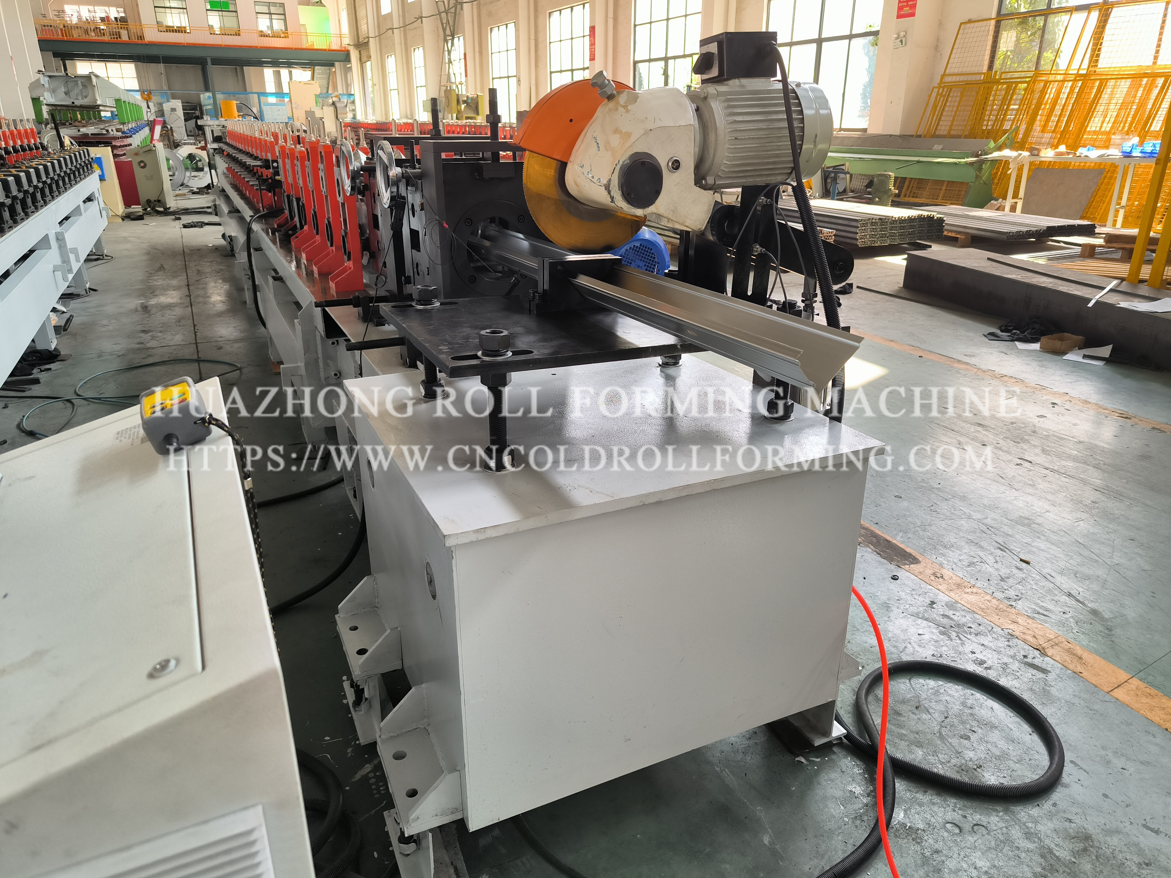 Customized rail plate roll forming machine (1)