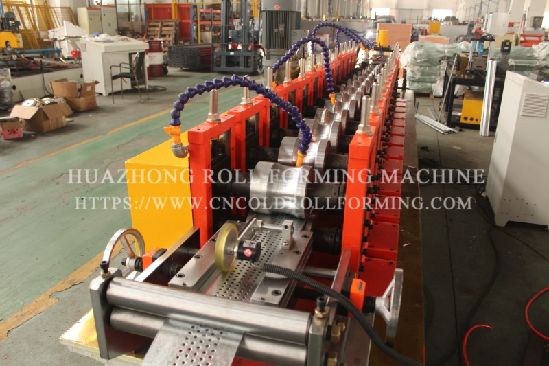  ROLLER SHUTTER DOOR FORMING MACHINE WITH CHAIN TRANSMISSION