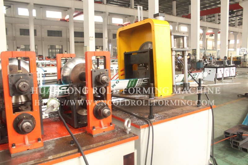 WAVE ROLLER SHUTTER BOX FORMING MACHINE