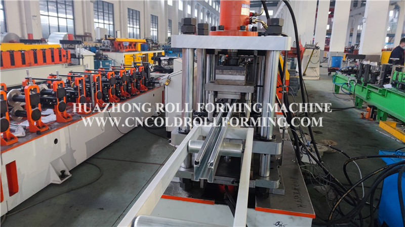  MUTE TRACK ROLL FORMING MACHINE(AUTOMATIC INSERT RUBBER )