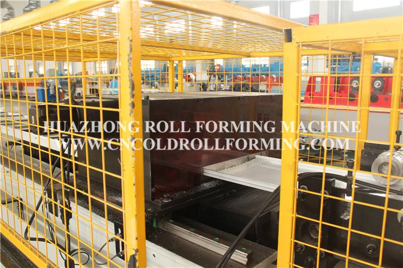 P roller shutter box roll forming machine (5)