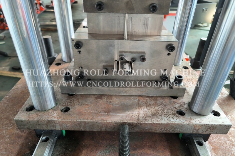 ROLLER SHUTTER DOOR MACHINE (1)