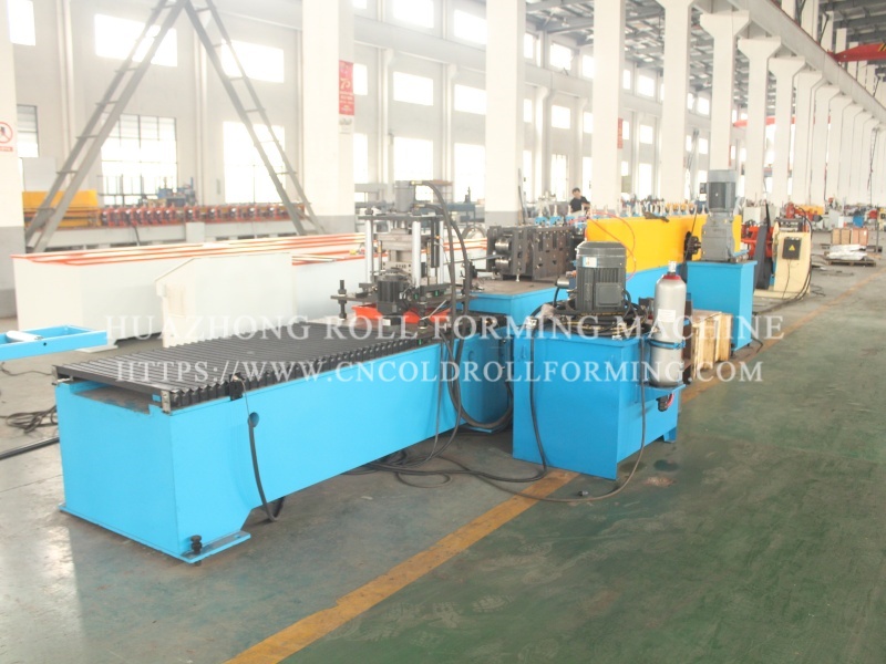 Roller shutter door forming machine (3)