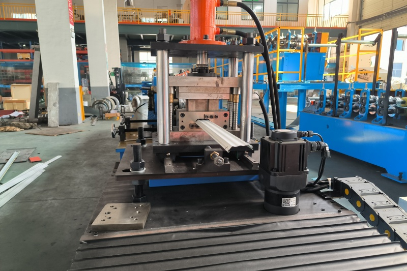 ROLLER SHUTTER DOOR FORMING MACHINE（COLOR STEEL PLATE）