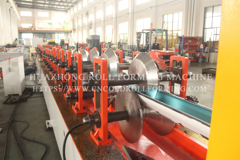 ROLLER SHUTTER BOX FORMING MACHINE WITH BENDING AUTOMATICALLY