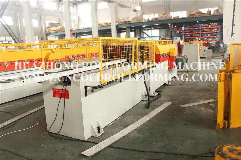 T roller shutter box forming machine (4)