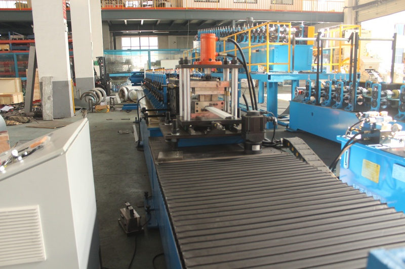 ROLLER SHUTTER DOOR FORMING MACHINE（COLOR STEEL PLATE）