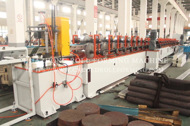 ROLLER SHUTTER BOX FORMING MACHINE WITH BENDING AUTOMATICALLY