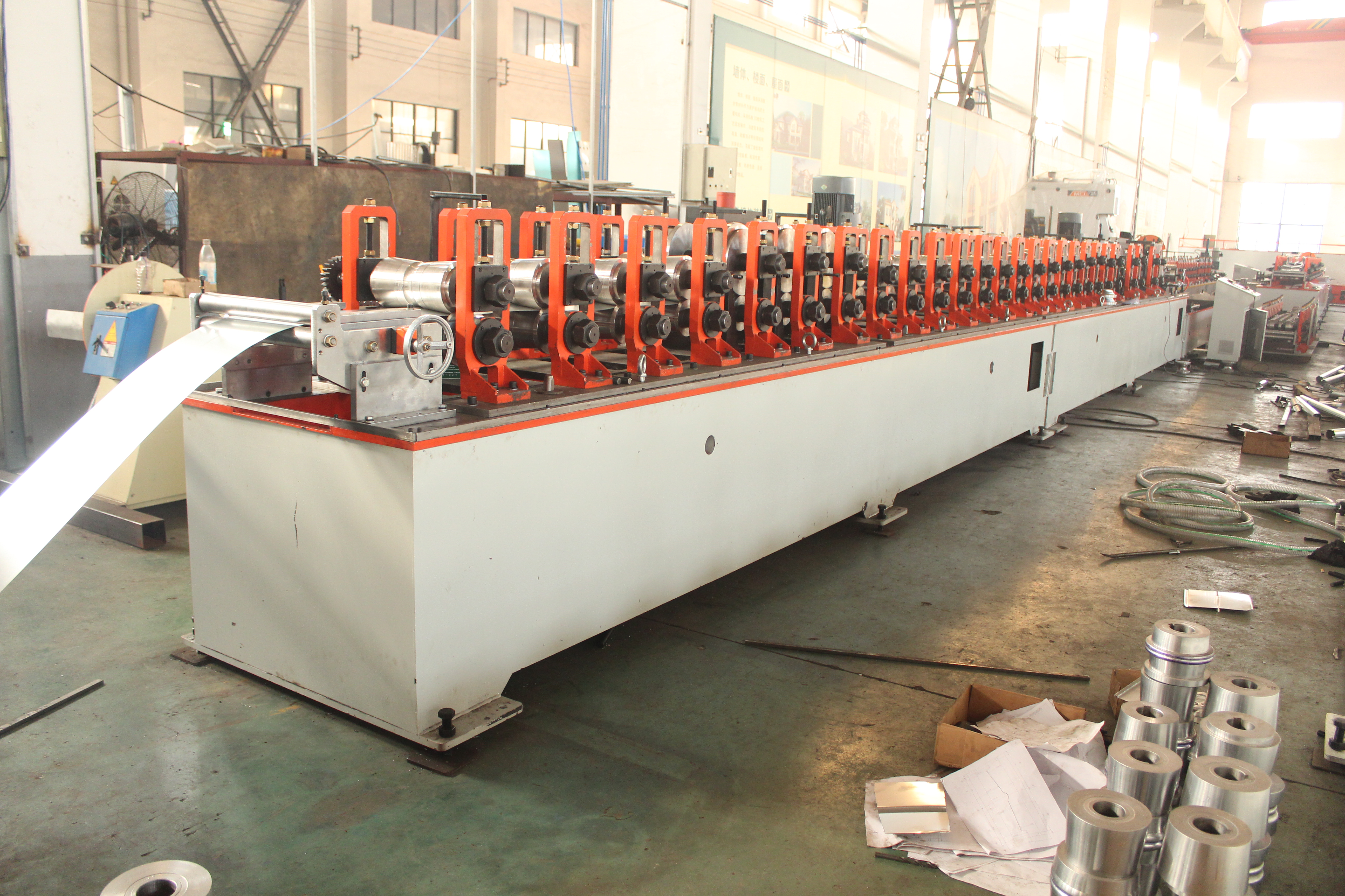 Round tube roll forming machine (1)