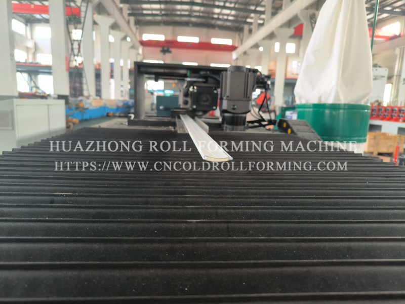 Roller shutter slat forming machine (4)