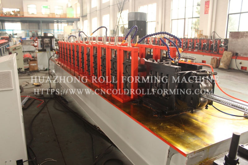  ROLLER SHUTTER DOOR FORMING MACHINE WITH CHAIN TRANSMISSION