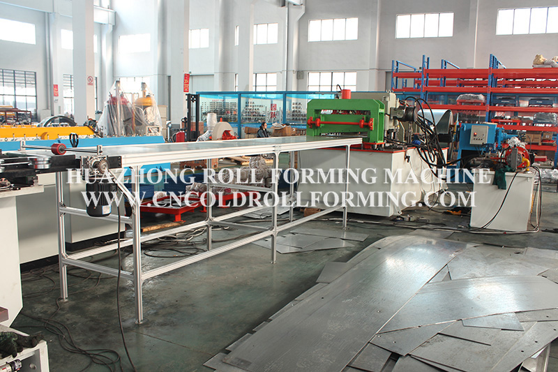 UCZ profile roll forming machine（automatically adjust width and height） (10)