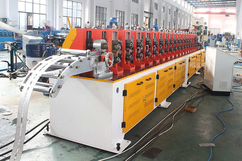 C guide roll forming machine (8)