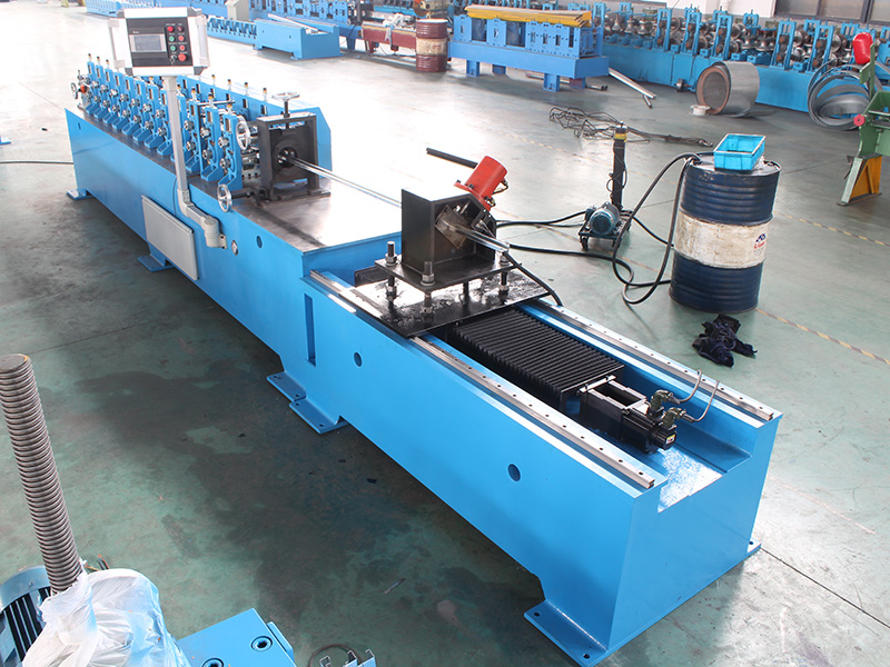 C/U ROLL FORMING MACHINE