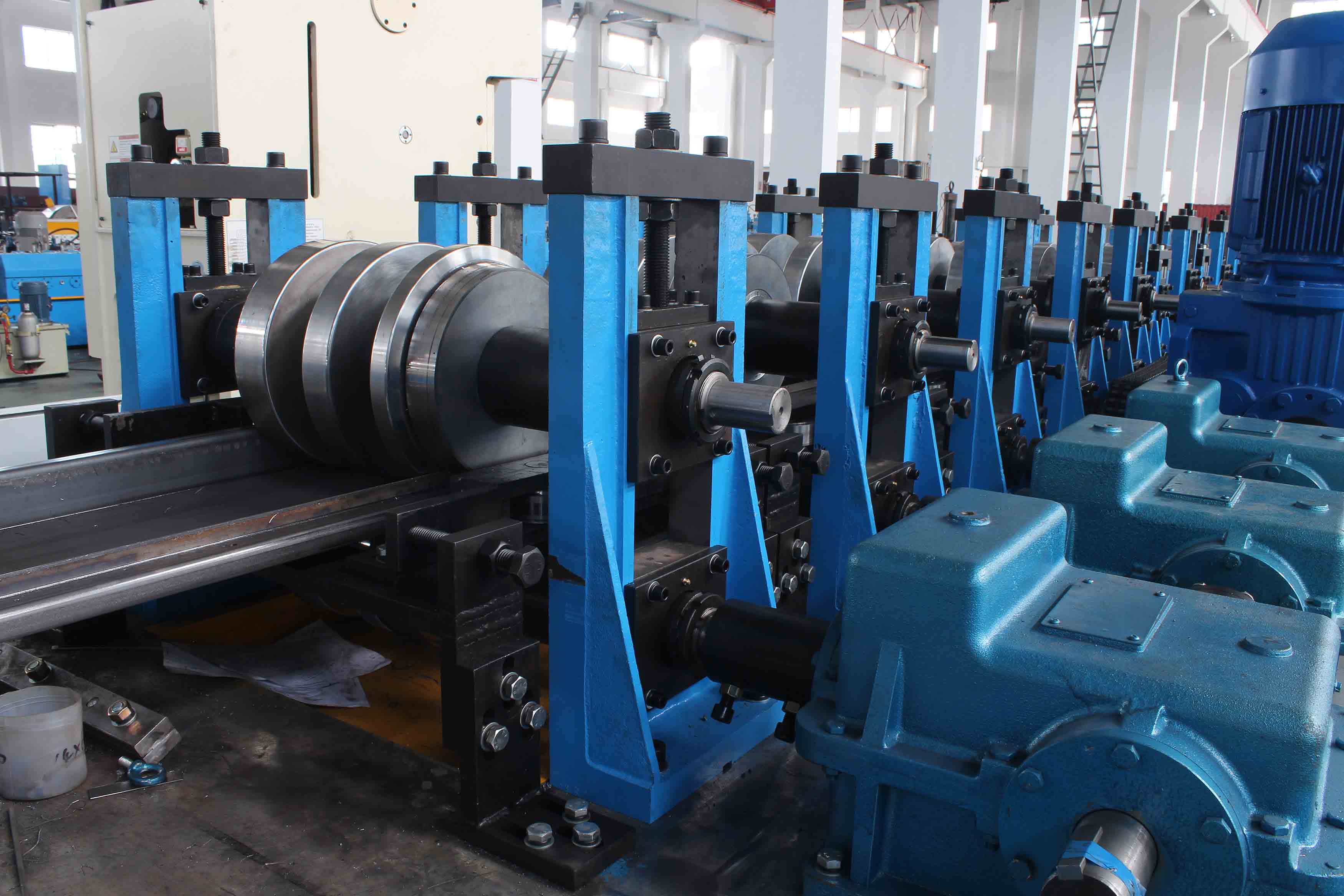 DOWN FRAME ROLL FORMING MACHINE FOR CONTAINER HOUSE