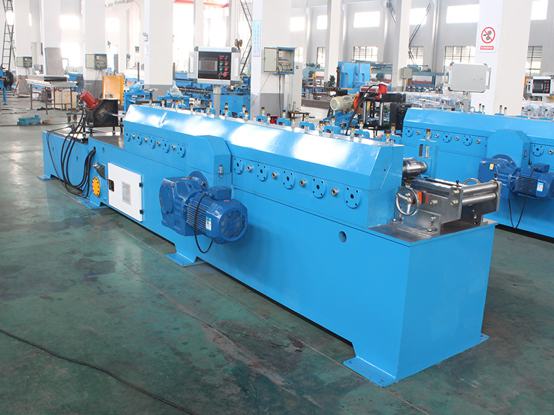 C/U ROLL FORMING MACHINE