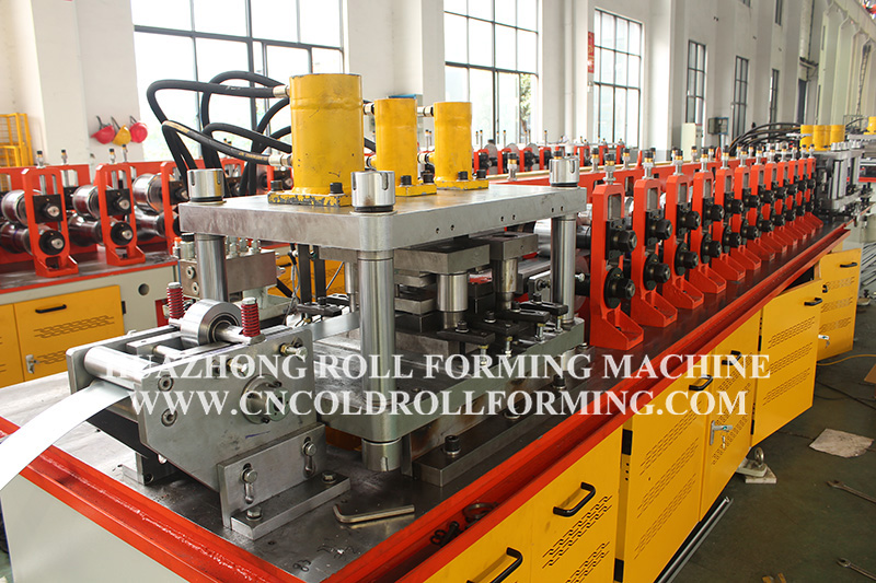 Horizontal connector roll forming machine (8)
