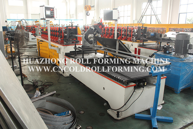 Customized guide roll forming machine (2)