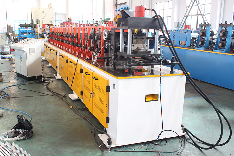 C guide roll forming machine (2)