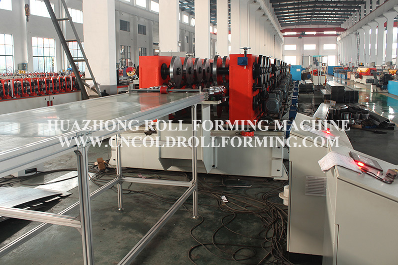 UCZ profile roll forming machine（automatically adjust width and height） (7)