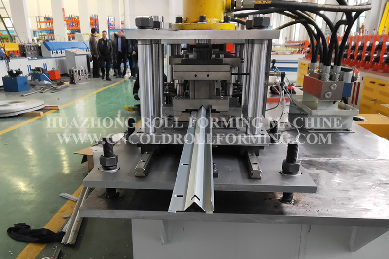 Horizontal connector roll forming machine (9)