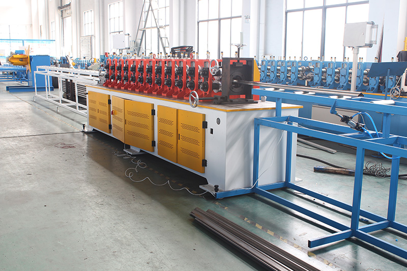 Special tube roll forming machine (4)