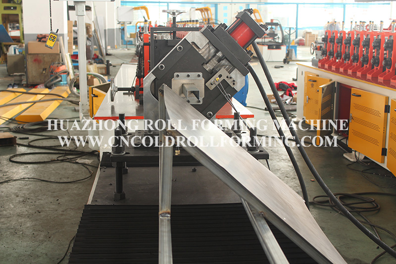 CUSTOMIZED GUIDE ROLL FORMING MACHINE