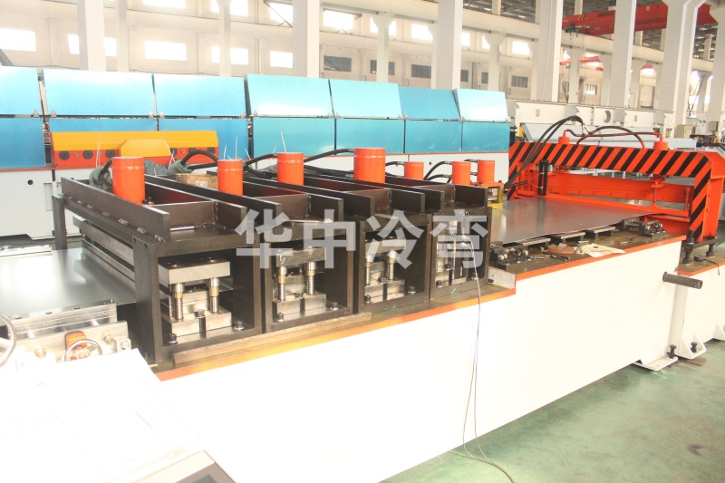 Carriage board forming machine