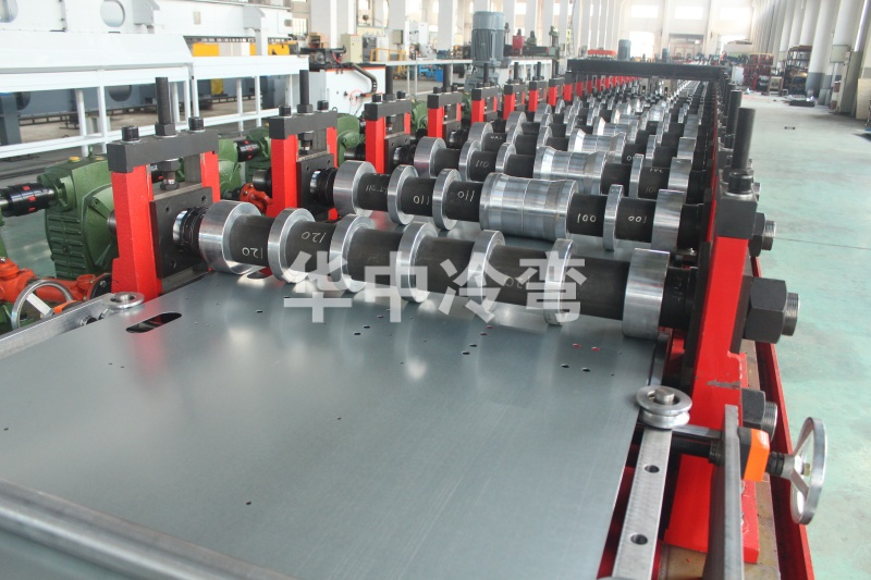 Carriage board forming machine