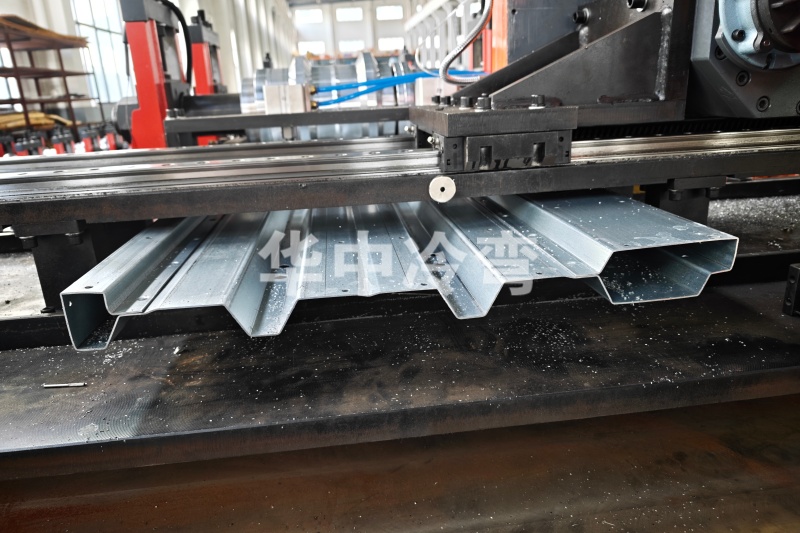 Carriage board forming machine