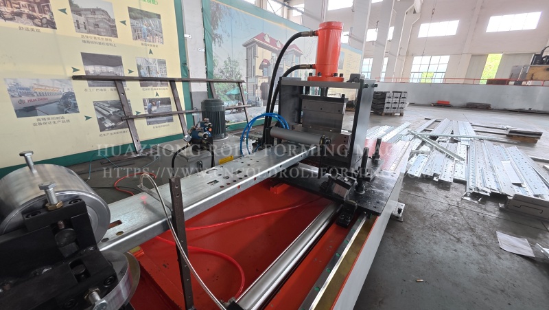 C CHANNEL ROLL FORMING MACHINE WITH OMEGA QUICK CHANGE SYSTEM