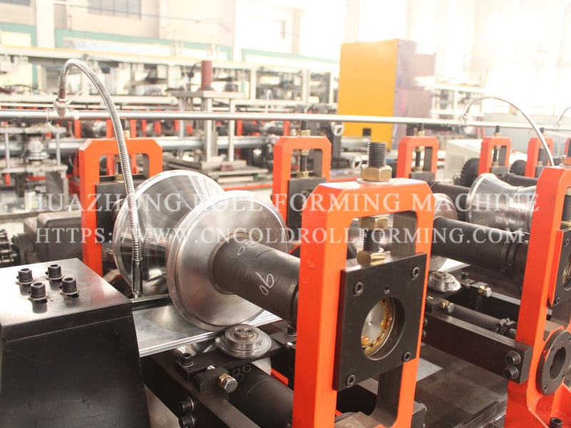 Customized biting profile roll forming machine