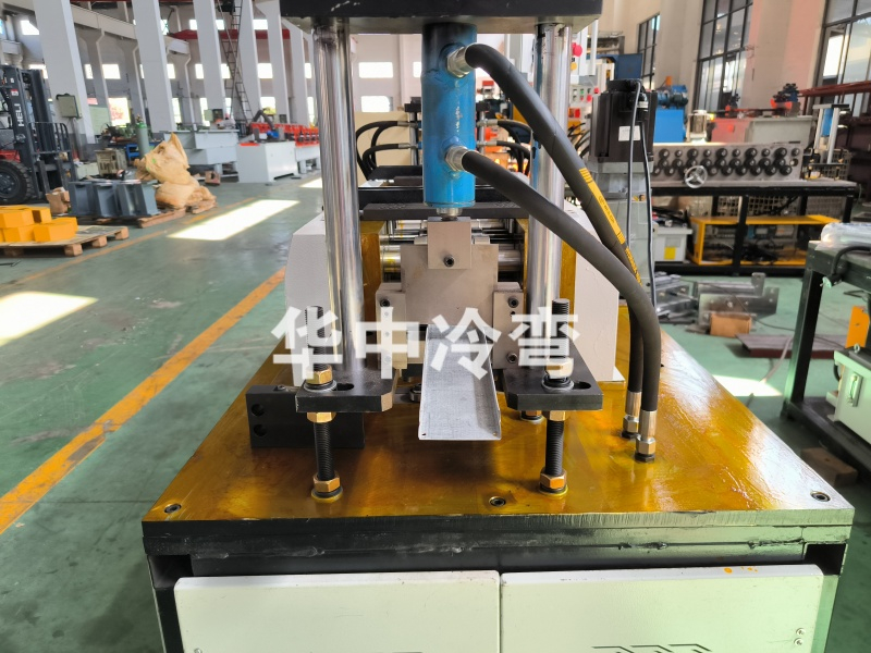 Roll forming machine for HVAC profiles